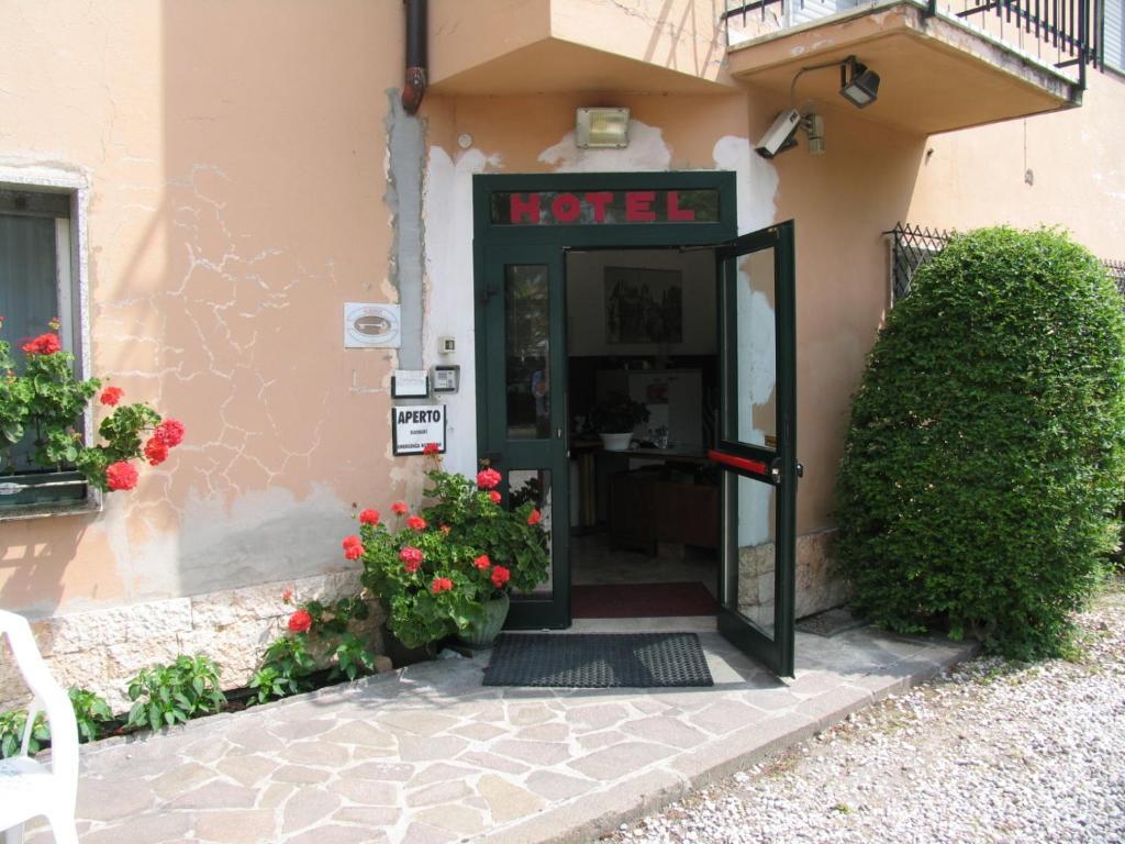Hotel Oasi Trento Exterior photo